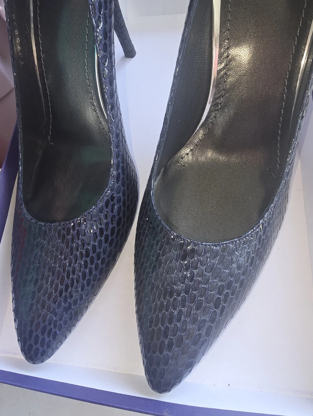 NEW Stuart Weitzman Snake Heels In Box - Picture 4 of 7